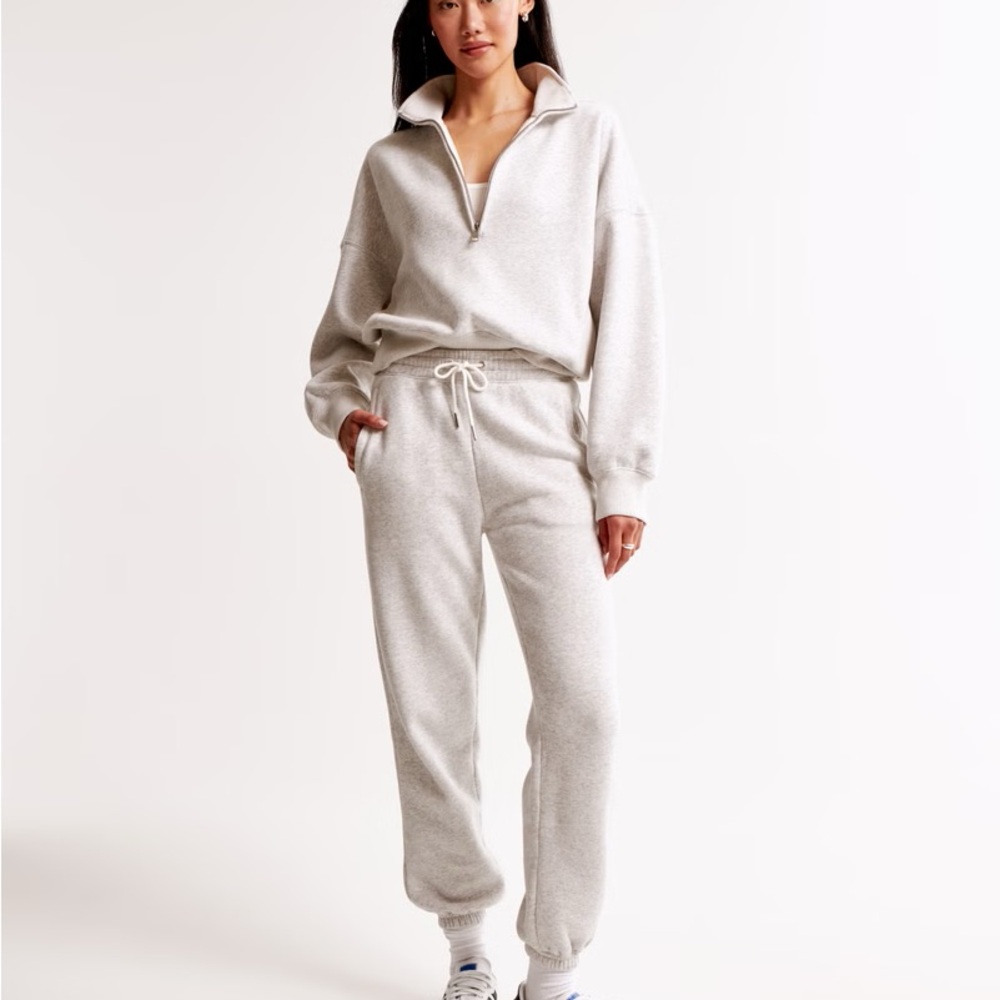 Abercrombie and Fitch Essential Sunday Half Zip and Gray Sweatpants Sm/Med